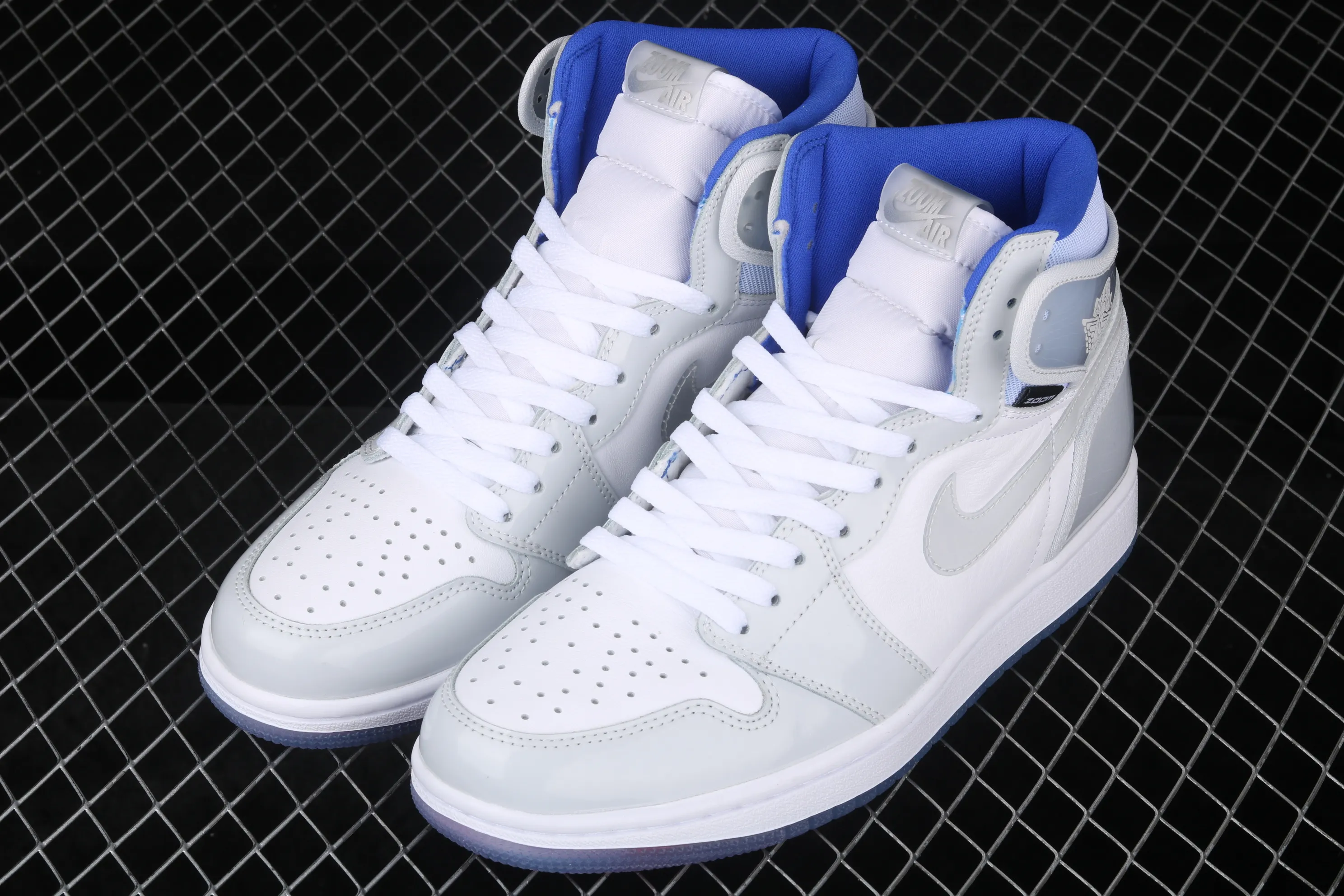 All categories Air Jordan Jordan series basketball shoes Air Jordan 1 High pure original version Air Jordan 1 High Zoom R2T AJ1 Joe 1 white gray blue patent leather gradient crystal bottom CK6637-104